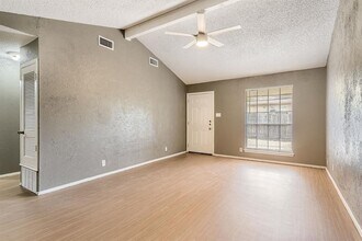 Building Photo - 2516 Glen Springs Way