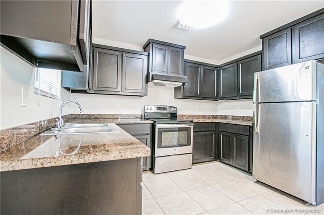 Building Photo - 10 Taxco Ct