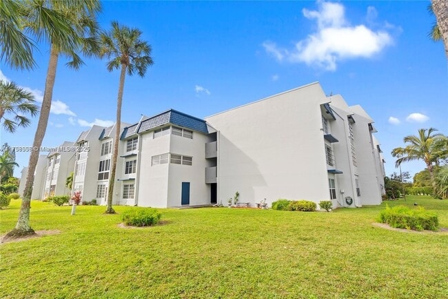 Foto del edificio - 7807 Golf Cir Dr