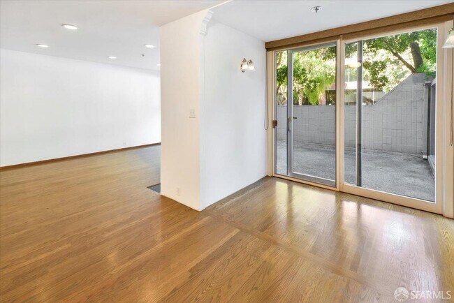 Building Photo - 154 Lombard St