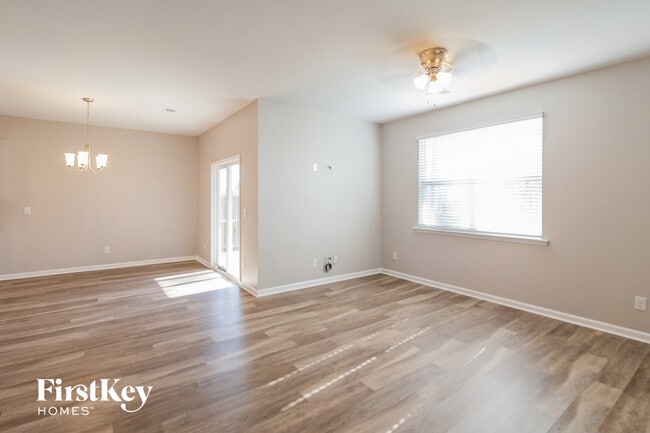 Foto del edificio - 590 Wayton Cir