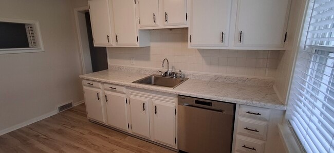 Foto del edificio - 2424 Lafayette Ave