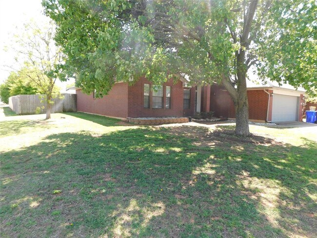 Building Photo - 2920 Edinburg Dr