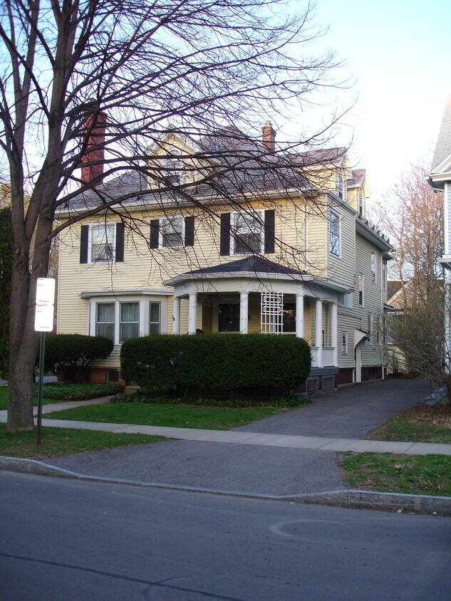 Building Photo - 144 Dartmouth St