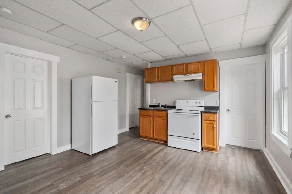 Primary Photo - 34 Esther St