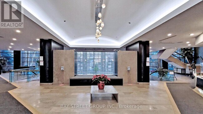 Photo du bâtiment - 23 Sheppard Ave E