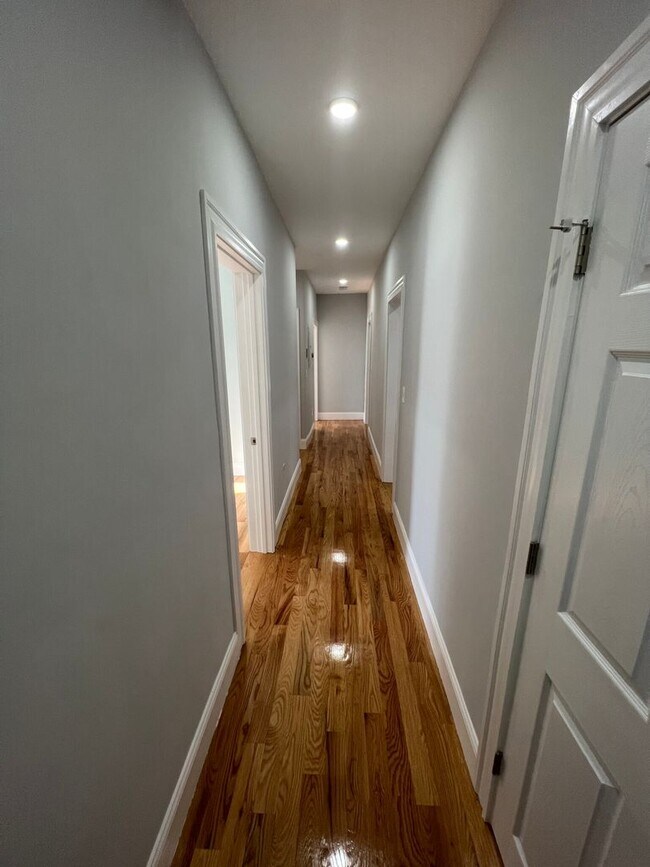 Building Photo - Pets friendly, In-Unit Washer and Dryer,Pa...