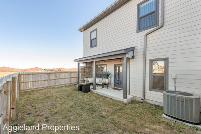 Building Photo - 4 br, 4.5 bath House - 556 Momma Bear