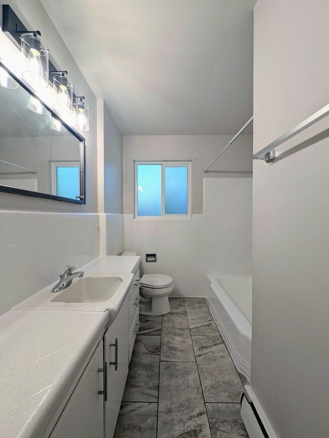 Building Photo - Executive 2 bedroom in the heart of sugarh...