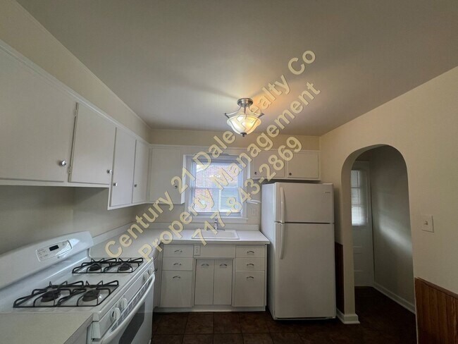 Foto del edificio - 2 BR Rancher in York Suburban Schools with a flat yard