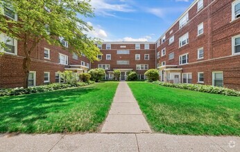 Building Photo - 2731 W Berwyn Ave