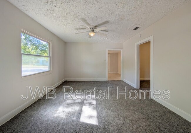 Foto del edificio - 1539 W 13th St