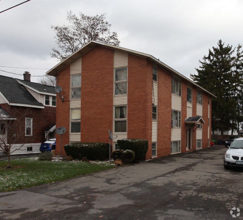 Primary Photo - 372 N Edwards Ave
