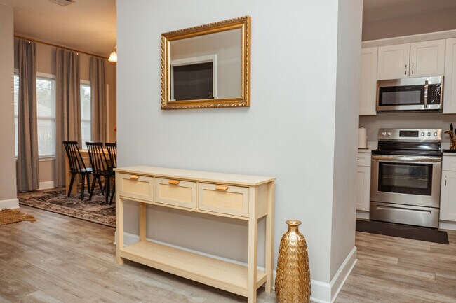 Building Photo - 105 Sago Palm Wy