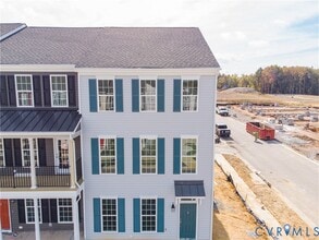 Building Photo - 15225 Dunton Ave