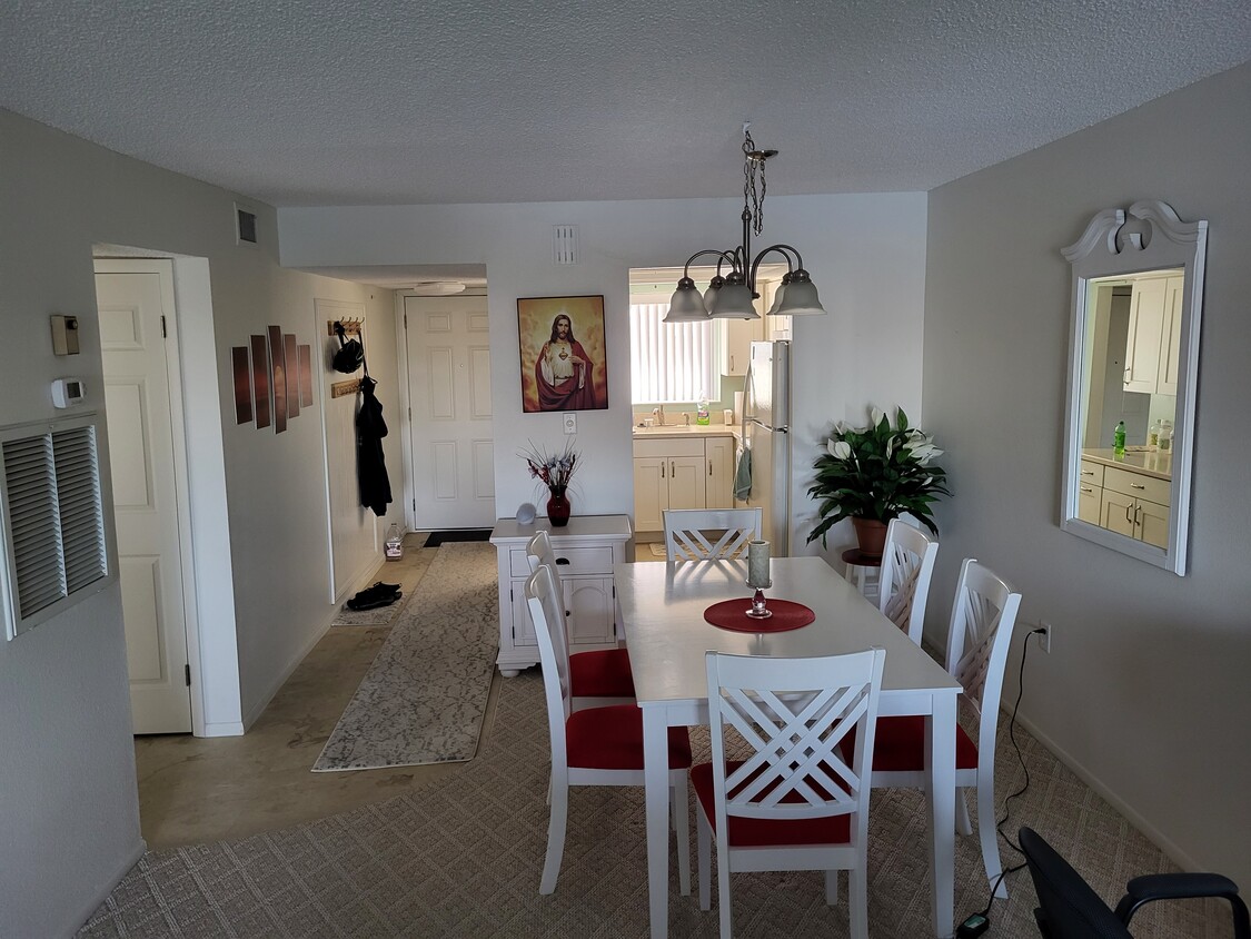 Dining Area - 3943 Lake Bayshore Dr