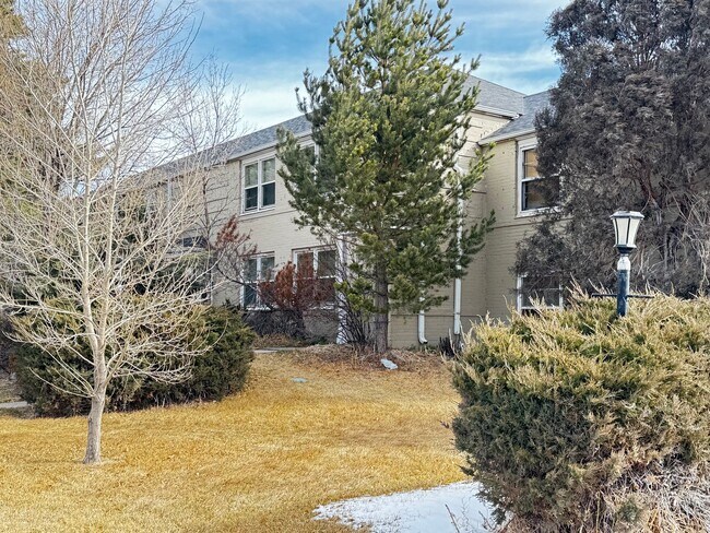 Foto del edificio - 2 BEDROOM 1 BATHROOM TOWNHOME CLOSE TO WARREN AIR FORCE BASE