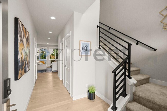 Building Photo - Unit B