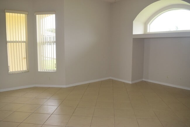 Building Photo - Stunning upgraded and immaculately maintained 3/2/2 home close to Gatlin I-95