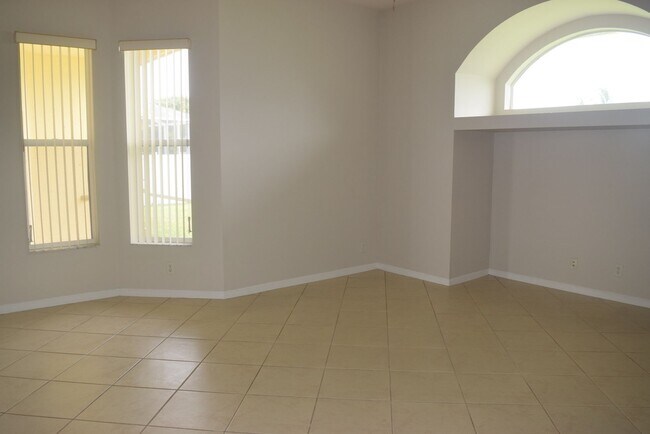 Foto del edificio - Stunning upgraded and immaculately maintained 3/2/2 home close to Gatlin I-95