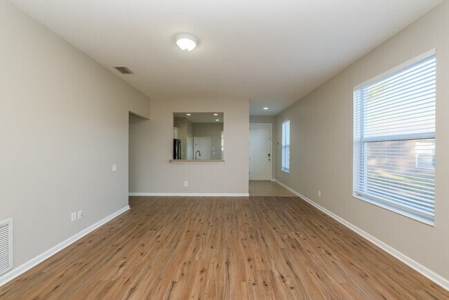 Foto del edificio - 14719 Wake Robin Dr