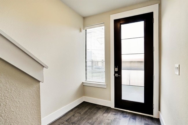 Building Photo - 2401 Crawford St