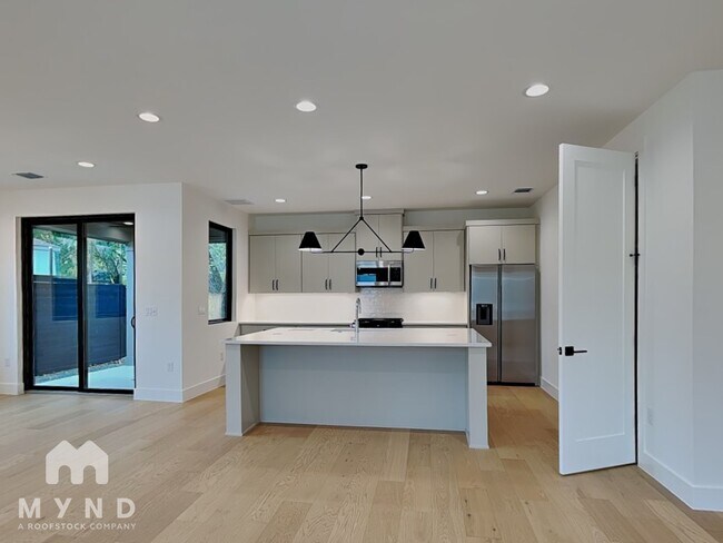 Foto del edificio - 1119 Mahan Dr