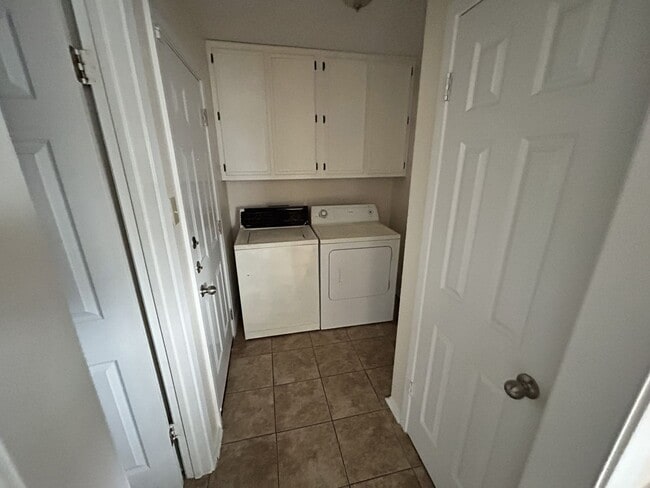 Building Photo - 2503 Royal Vista Dr