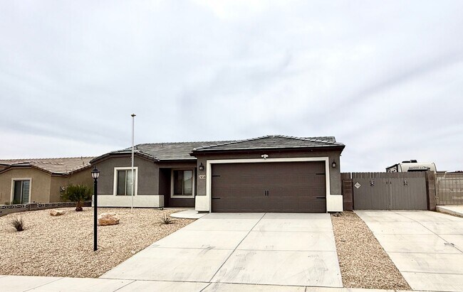 Foto del edificio - Stylish 3BR Home in Cerbat Vistas | Split Floor Plan, Covered Patio & 2-Car Garage!