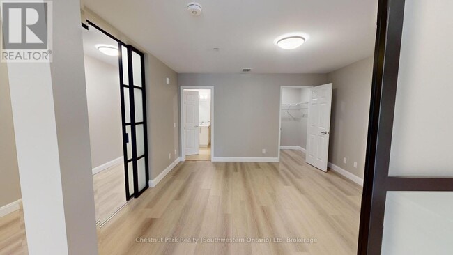 Building Photo - 2 Quebec St