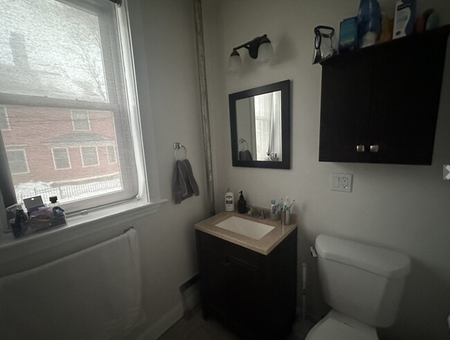 Foto del edificio - 12 Farrington Ave