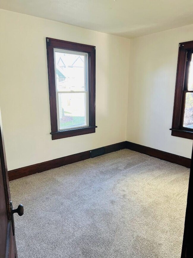 Building Photo - 1 br, 1 bath House - 206 Park Ave 1st Floor