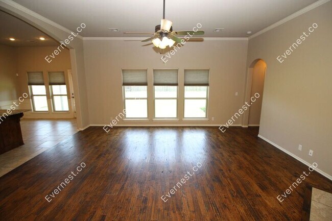 Building Photo - 5004 E Fort Worth St