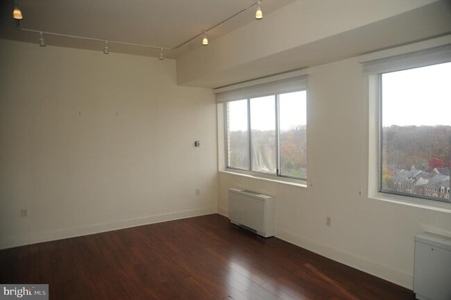 Foto del edificio - 10401 Grosvenor Pl