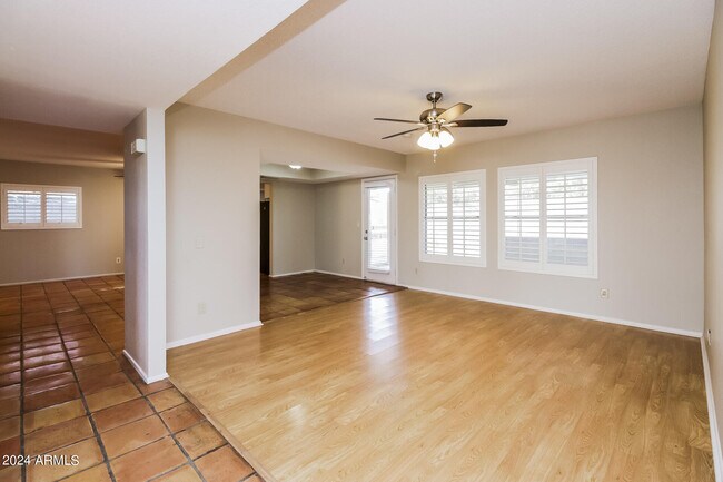 Building Photo - 3050 S Rogers