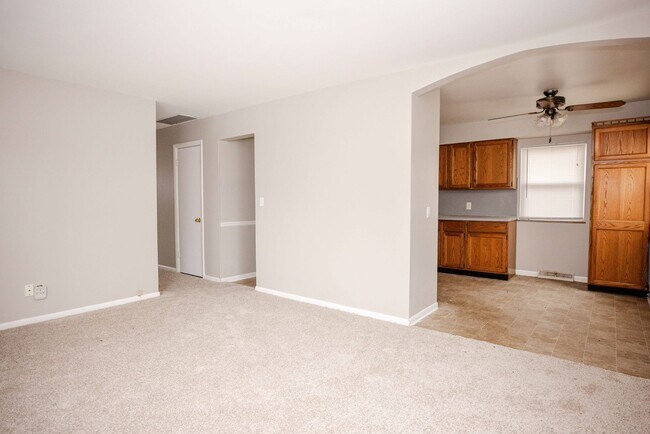 Foto del edificio - Nice ranch style three bedroom home in washington local schools