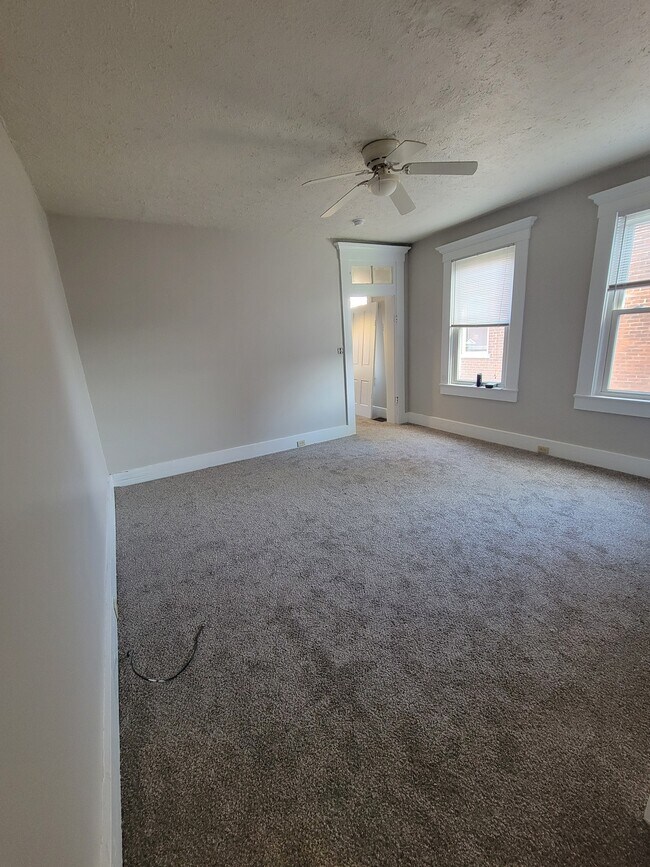 Building Photo - 224 6th Ave