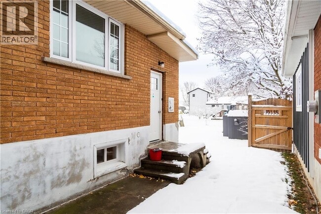 Building Photo - 104 South Street E