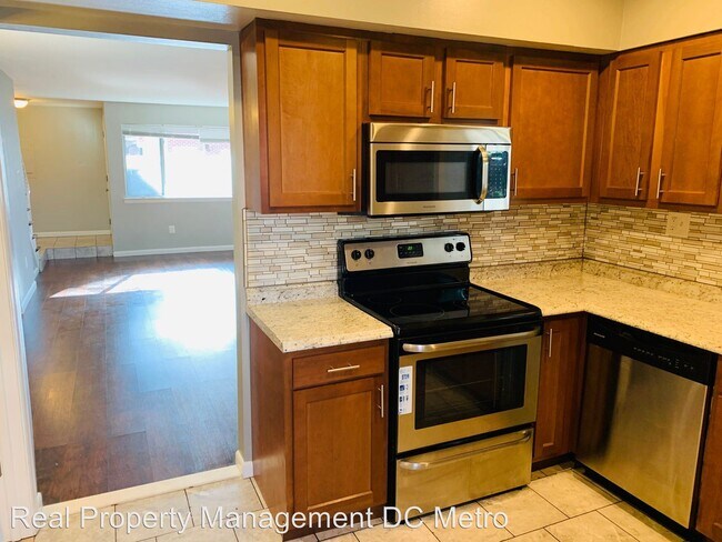 Building Photo - 3 br, 1.5 bath House - 5366 Hayes St, NE
