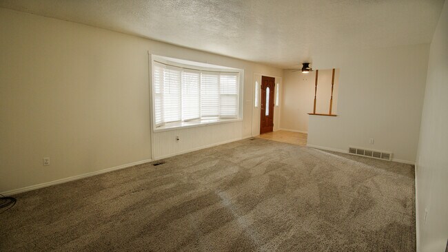 Foto del edificio - 2455 S Bluff Rd