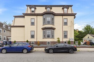 Building Photo - 169 Knight St