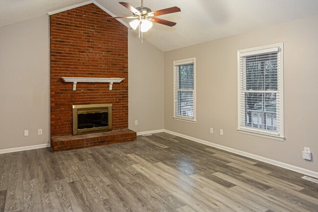 Foto del edificio - 925 Cameron Ct