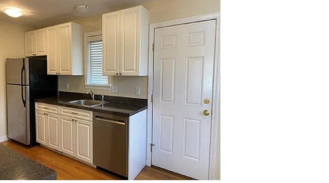 Building Photo - 75 Mystic St