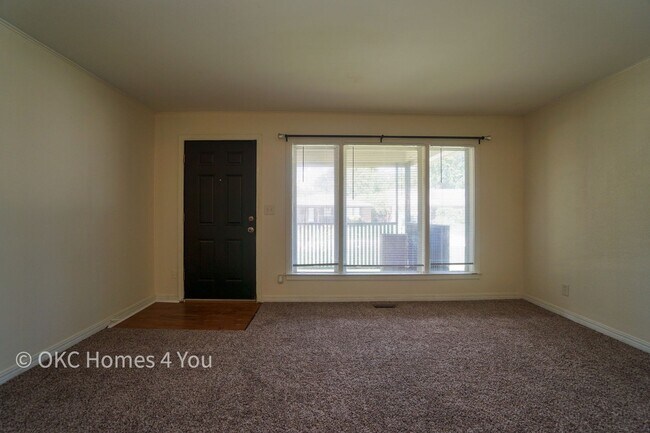 Building Photo - 2 Bed in The Village - Move In Ready
