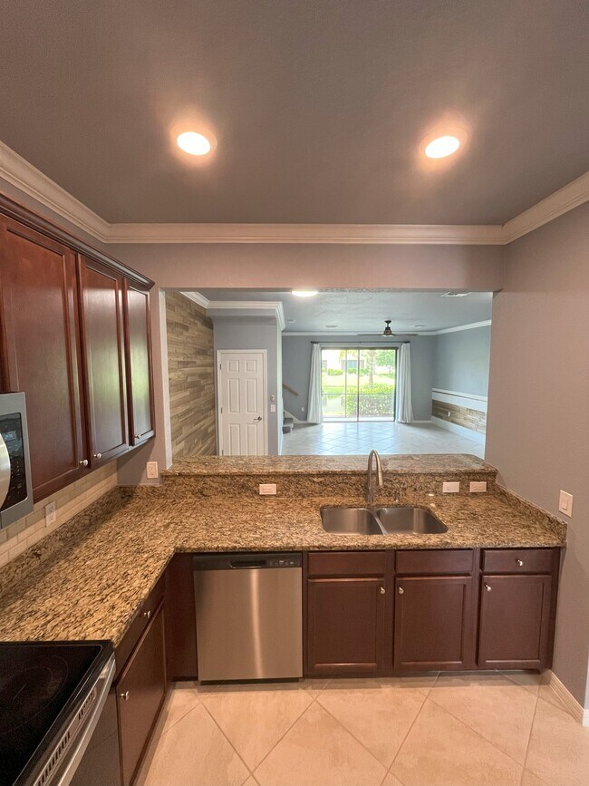Building Photo - 14711 Summer Rose Way