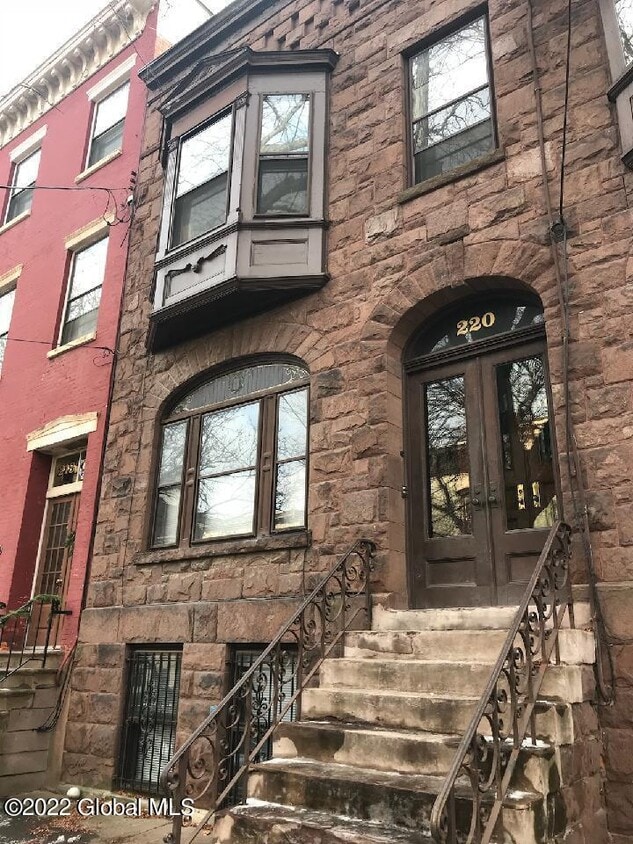Primary Photo - 220 Elm St