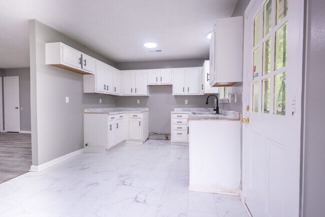 Foto del edificio - 4693 Deep Brook Dr