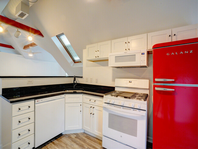 Building Photo - 3649 Amberson Ave