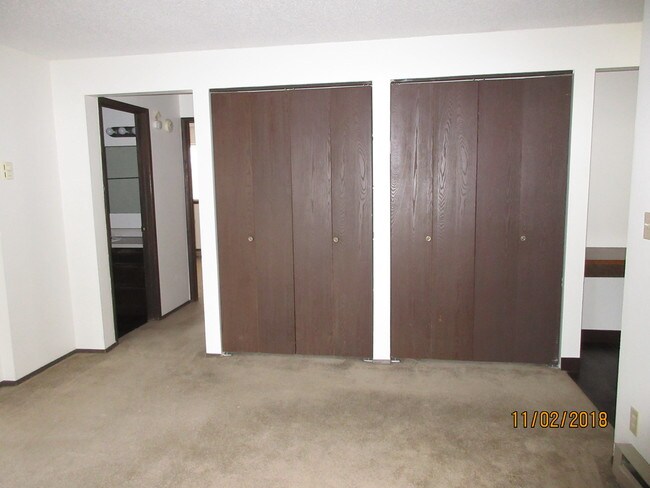 large closets at entry - 6420 N Calispel St