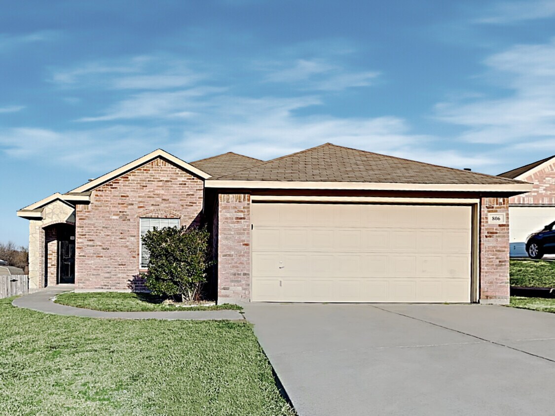 Primary Photo - 806 Green Acres Lane